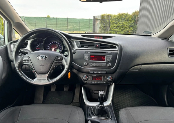 Kia Ceed cena 31999 przebieg: 205000, rok produkcji 2016 z Kielce małe 211